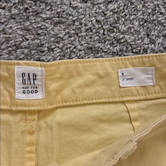 GAP Shorts - Picture 2 of 3